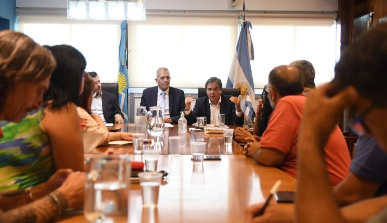 Reunión paritaria docente en Rawson, Chubut