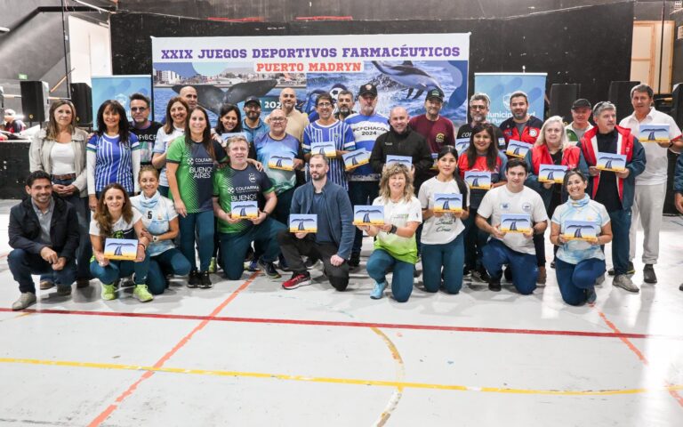 Ceremonia inaugural de los Juegos Deportivos Farmacéuticos en el Gimnasio Municipal Nº1 de Puerto Madryn