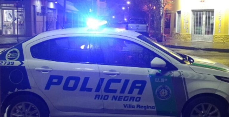 Ilustración de un operativo policial de búsqueda en la región patagónica.