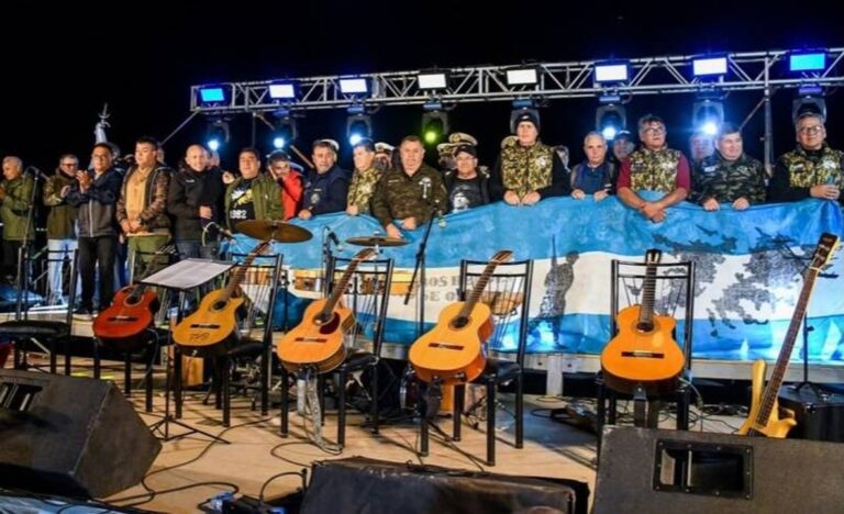 Acto conmemorativo por Malvinas en el Monumento a los Caídos de Puerto Madryn
