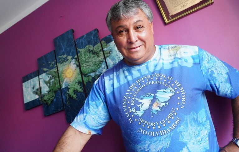 Luis Mansilla, veterano de la guerra de Malvinas, durante una entrevista.