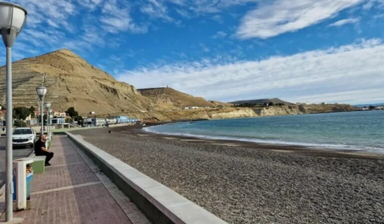 Cielo nublado sobre Comodoro Rivadavia en una jornada otoñal
