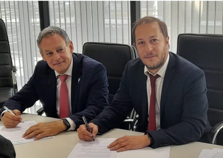 Firma de convenios entre Chubut y Nación en Comodoro Rivadavia