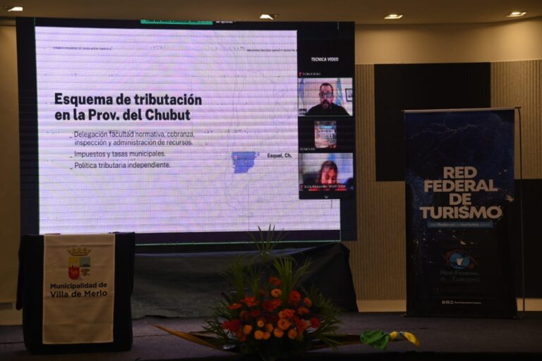 Participantes del Primer Congreso de Legislación Turística con representantes de Chubut