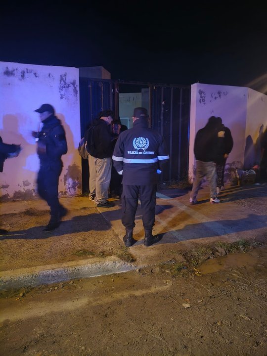 Policía en operativo nocturno en Km. 8