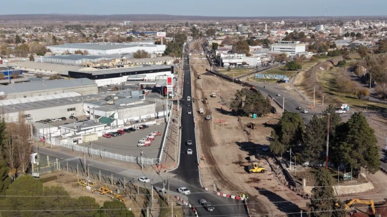 Vista de la obra de la Gran Avenida en Neuquén capital