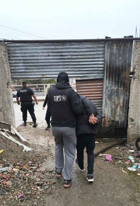 Policía del Chubut durante allanamientos en Comodoro Rivadavia