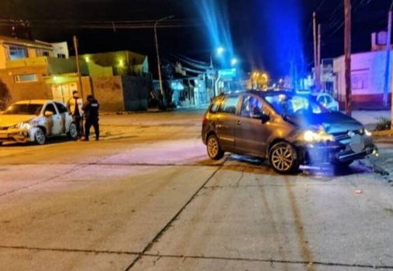 Choque entre dos autos en Comodoro Rivadavia
