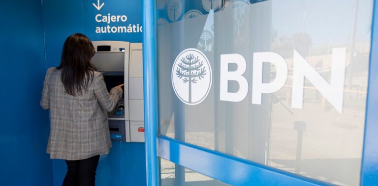 Pago de salarios a estatales y jubilados en Neuquén