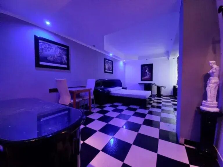 Fachada de un hotel alojamiento en La Banda, Santiago del Estero
