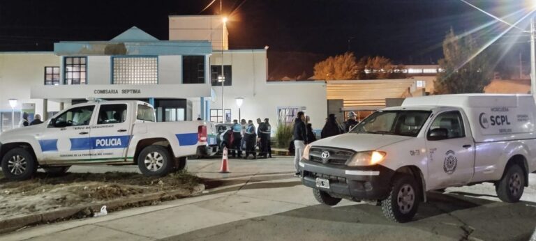 Vehículo con impactos de bala en Comodoro Rivadavia