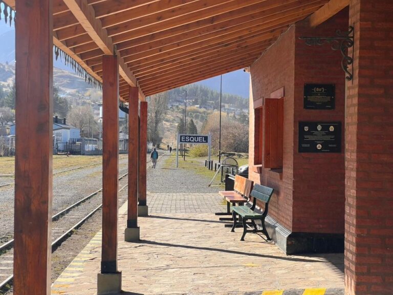 Locomotora a vapor de La Trochita en la estación de Esquel