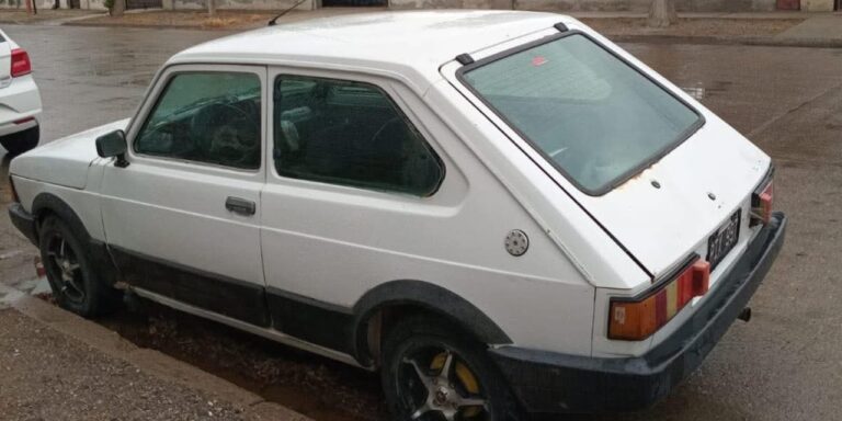 Fiat 147 Spazio color blanco similar al robado en Pico Truncado