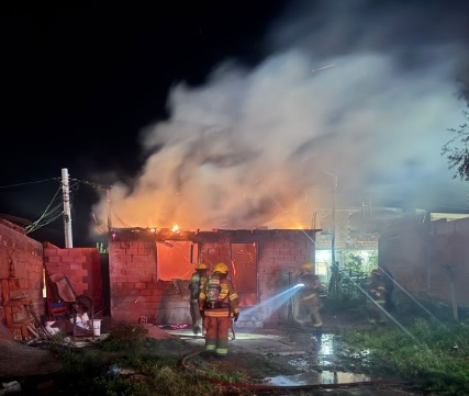 Vivienda afectada por incendio en barrio Nueva Chubut, Puerto Madryn