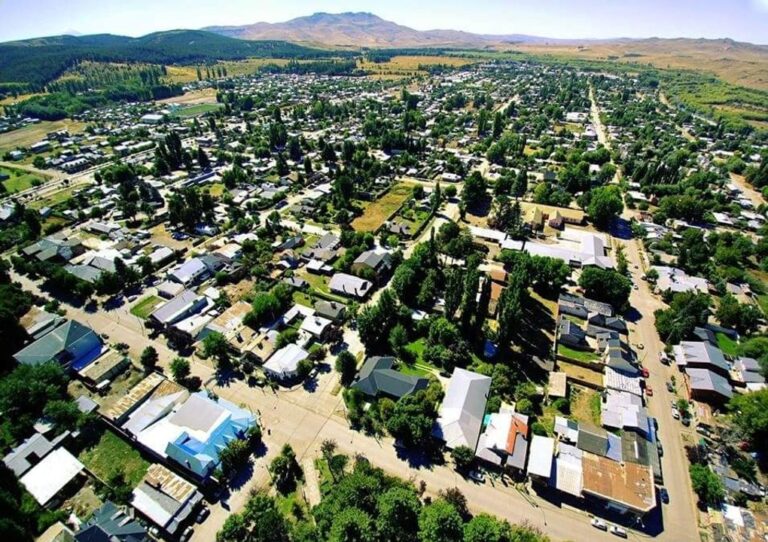 Operativo policial antidroga en Junín de los Andes con efectivos y vehículos oficiales