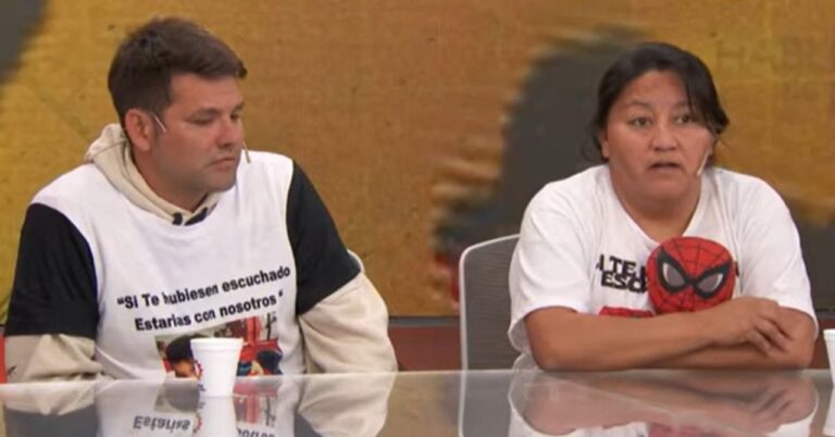 Fotografía de Luis López, padre de Ángel, durante declaraciones sobre el caso en Comodoro Rivadavia