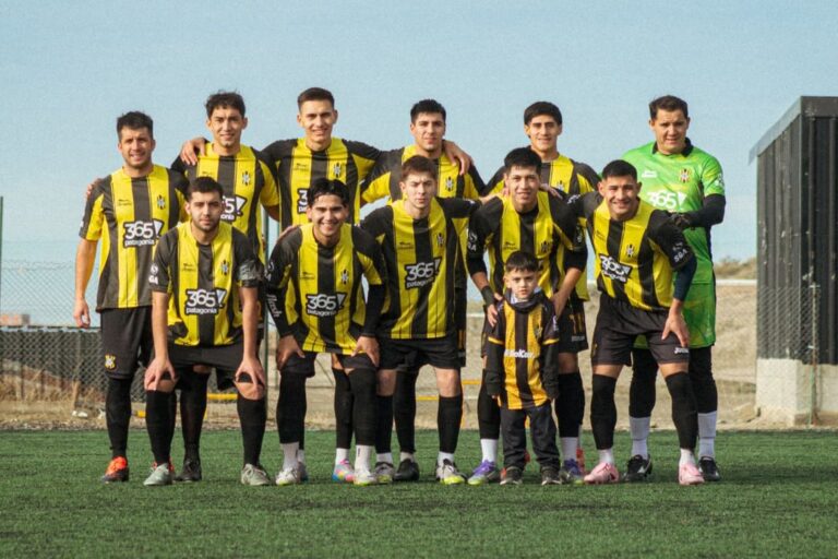 Partido de fútbol entre Rada Tilly y Belgrano de Cholila en el Torneo Provincial Clasificatorio Patagónico