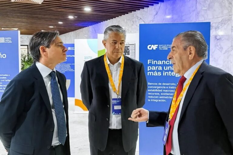 Rolando Figueroa en el Foro Internacional de Integración Regional del CAF en Colombia