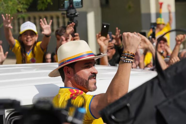Abelardo de la Espriella en un acto de campaña electoral en Colombia