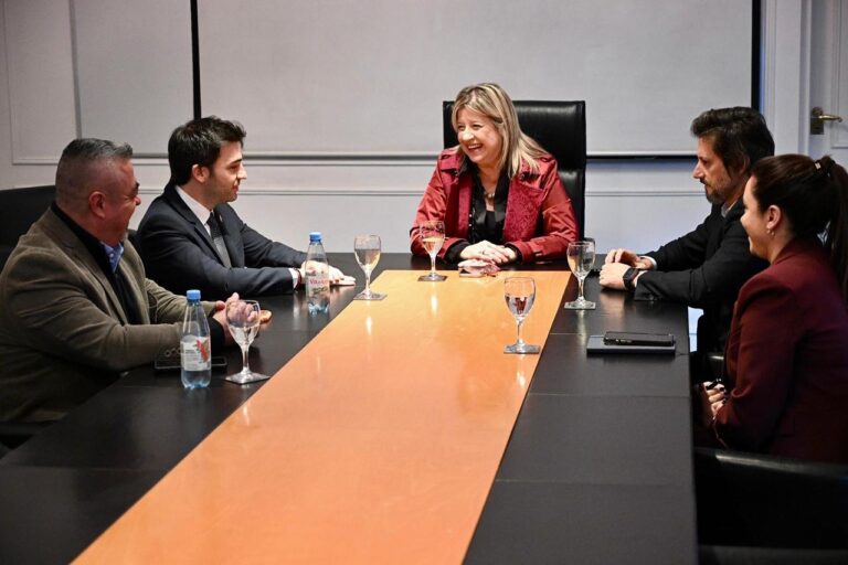 Reunión de trabajo entre el gobernador Ignacio Torres y la ministra de Seguridad de la Nación, Alejandra Monteoliva