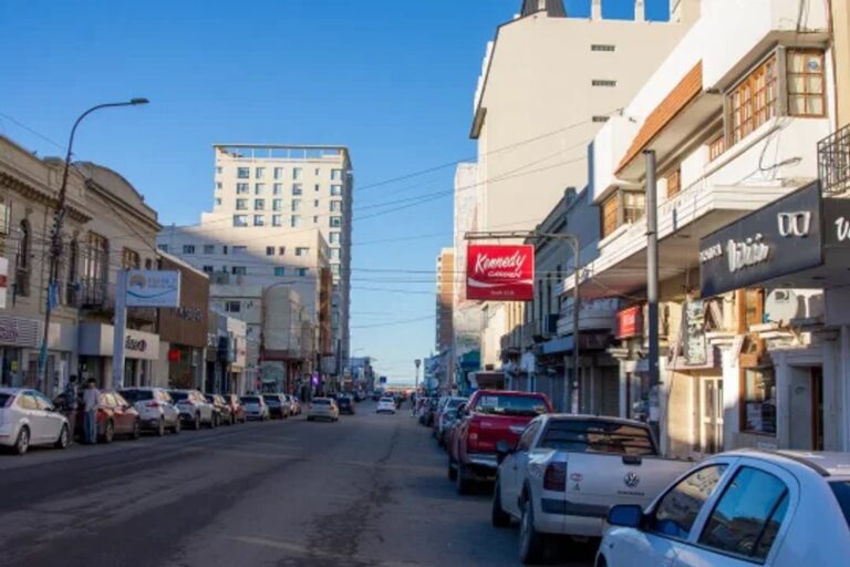 Vista panorámica de Comodoro Rivadavia con la costa atlántica