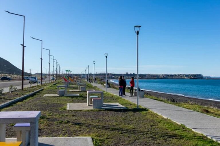 Cielo nublado sobre la costa de Comodoro Rivadavia