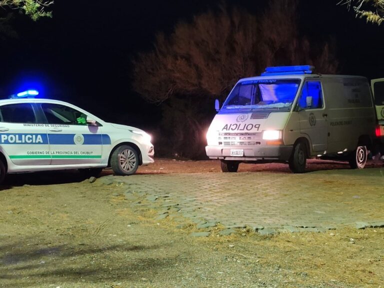 Operativo de Prefectura y Policía en Playa Unión tras hallazgo de cuerpo