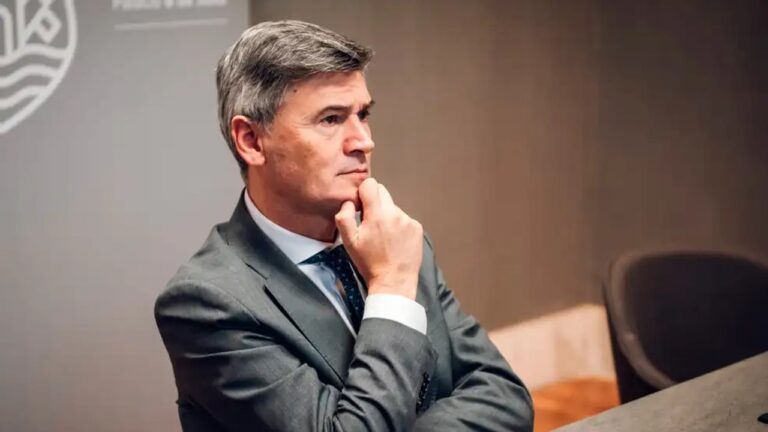 Intendente Daniel Passerini en conferencia de prensa