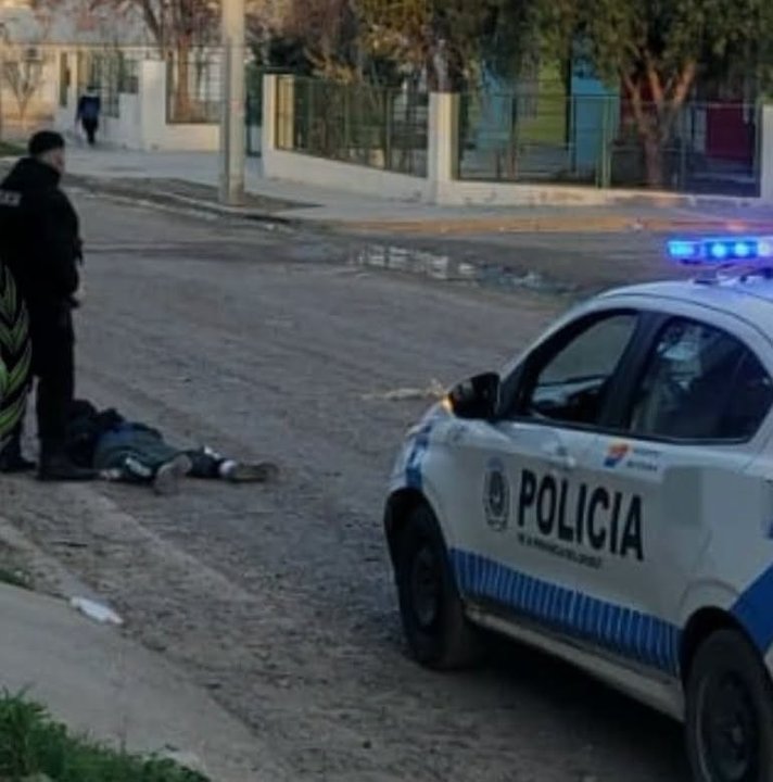 Policía en Puerto Madryn durante operativo