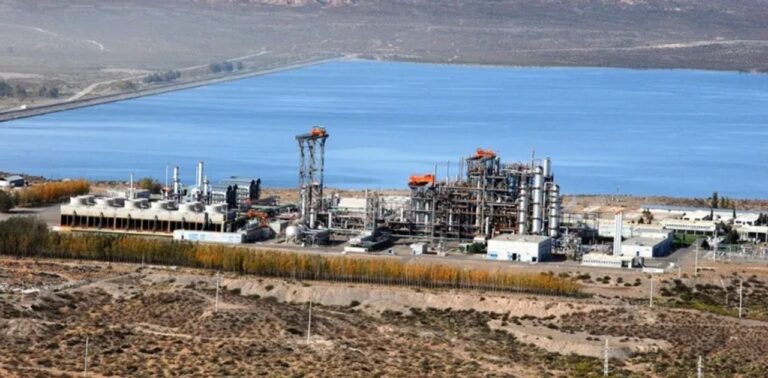 Vista aérea de la Planta Industrial de Agua Pesada (PIAP) en Arroyito, provincia de Neuquén