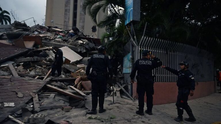 Edificios dañados tras los sismos en Caracas, Venezuela