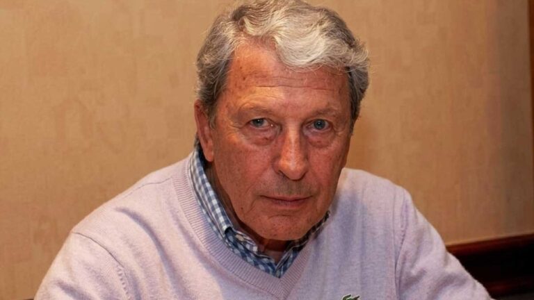 César Mac Karthy en un acto político