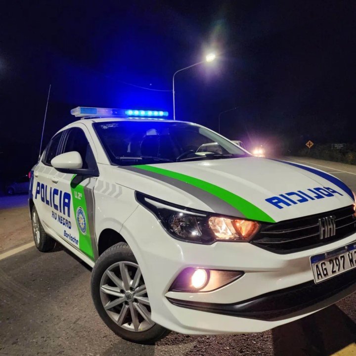 Ambulancia en la entrada del Hospital Zonal de Bariloche