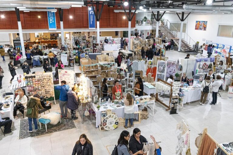 Centro Cultural de Comodoro Rivadavia durante la Feria del Día del Padre