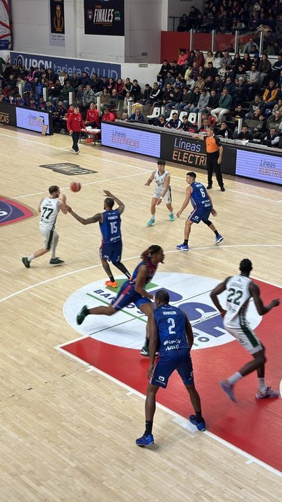 Partido de básquet entre Quimsa y Gimnasia en Santiago del Estero