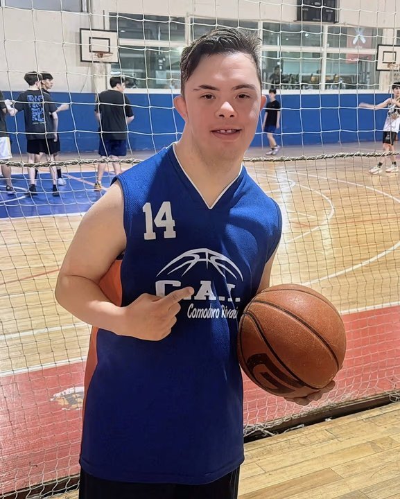 Gonzalo Basulto con la camiseta de la selección argentina de básquet