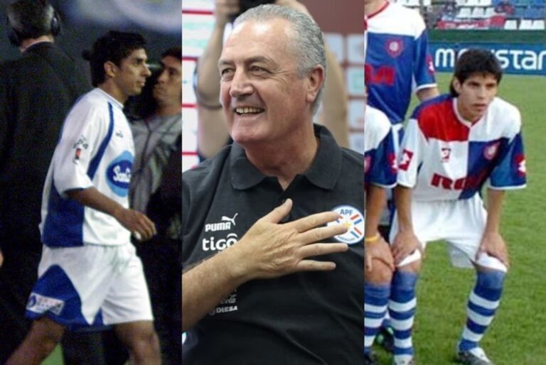 Gustavo Alfaro junto a los hermanos Barrientos en un campo de fútbol