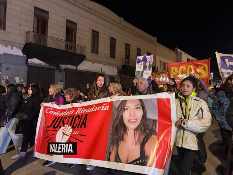 Marcha de Ni Una Menos en Comodoro encabezada por Jessica Schwab