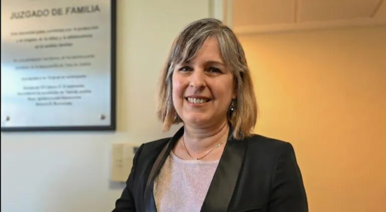 Jueza de Chubut Daniela Pino en sala judicial