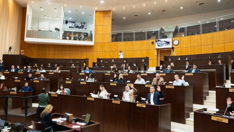 Sesión de la Legislatura de Neuquén para tratar el acuerdo con YPF por GNL