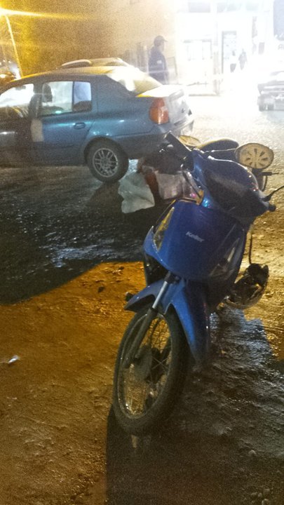 Accidente de tránsito entre moto y auto en Kilómetro 3, Comodoro Rivadavia