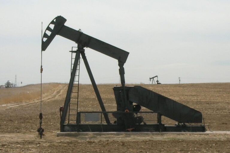Firma del acta acuerdo entre el gobernador de Chubut y representantes de YPF