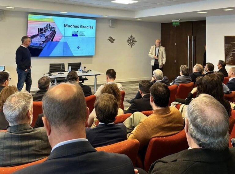 Reunión en el Centro de Navegación Argentina con autoridades de Puerto Madryn y sector naviero