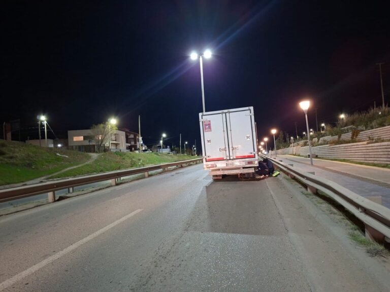 Camión varado en la Ruta 3