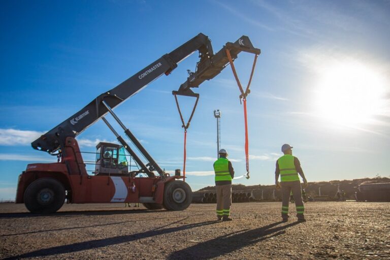 Vista de Sierra Grande con obras del oleoducto VMOS