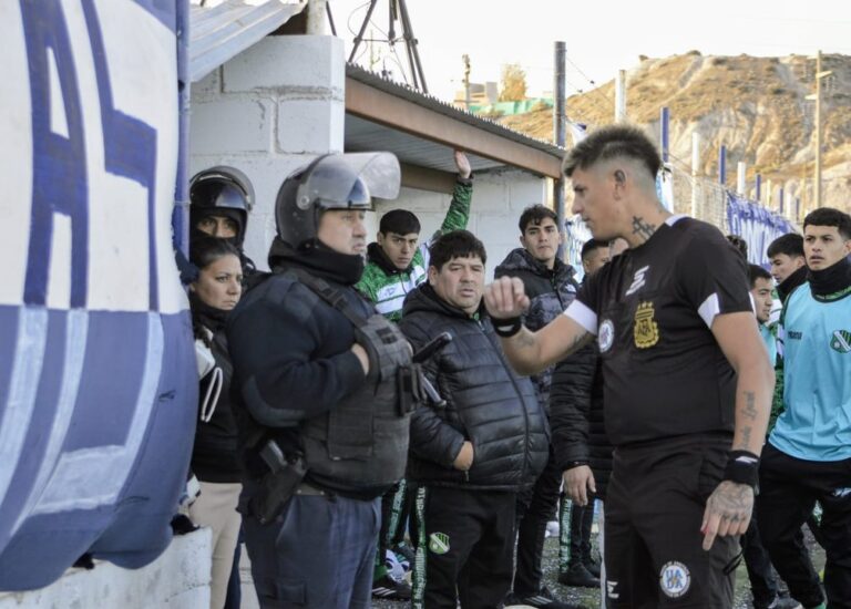 Estadio La Nueva Salitrera durante el partido suspendido entre Ferro y Camioneros Patagónicos
