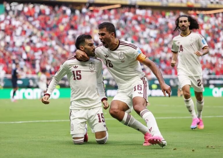 Jugadores de Uruguay durante el partido contra España en el Mundial 2026