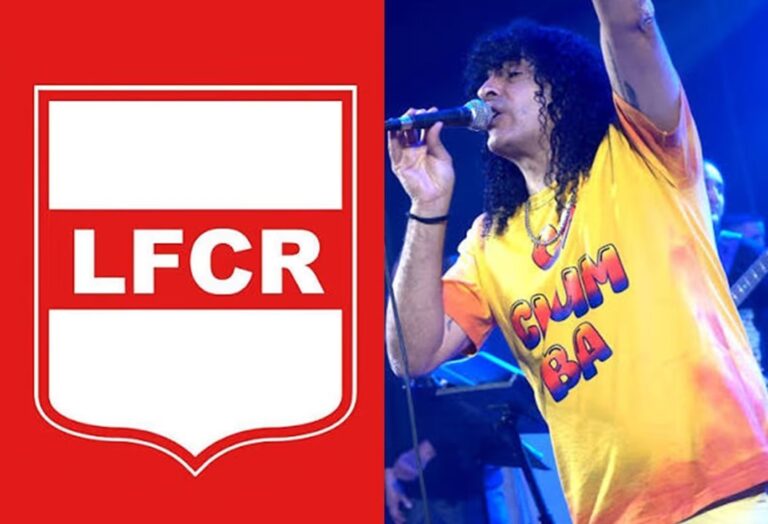 Fernando Oliva, líder de Cachumba, sosteniendo la camiseta de Oeste Juniors