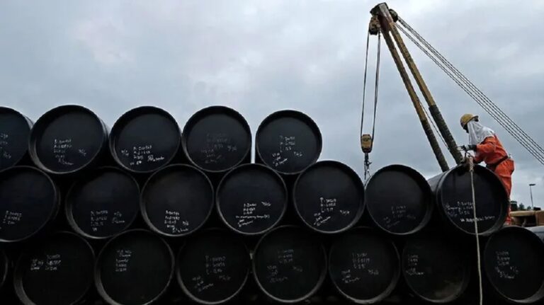 Gráfico de cotización del petróleo Brent con tendencia bajista