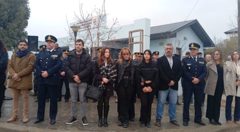 Ceremonia de rebautizo de la Comisaría Distrito Cuarta de Puerto Madryn con el nombre de la suboficial Marcela Tagariello